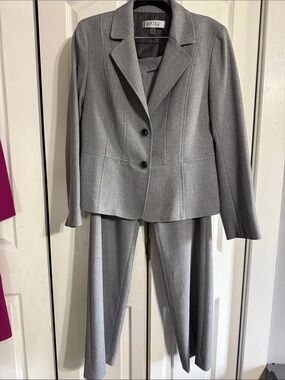 Stunning Kasper Black and White (looks gray) Tailored Blazer Jacket and Pants